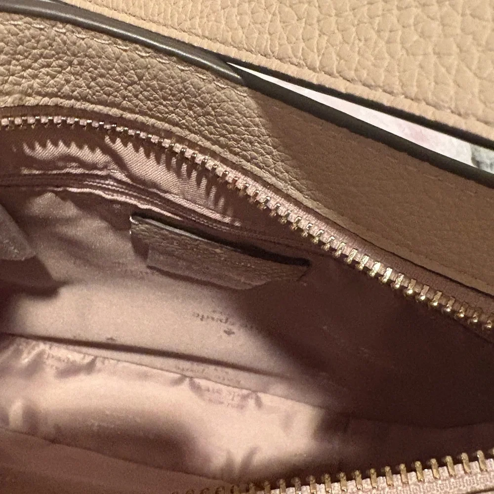 NWT Kate Spade Leila Pebbled Leather Crossbody Bag in Light Sand